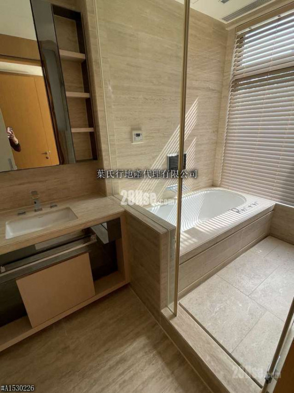 Avignon Sell 3 Bedrooms , 5+ Bathrooms 2,026 ft²