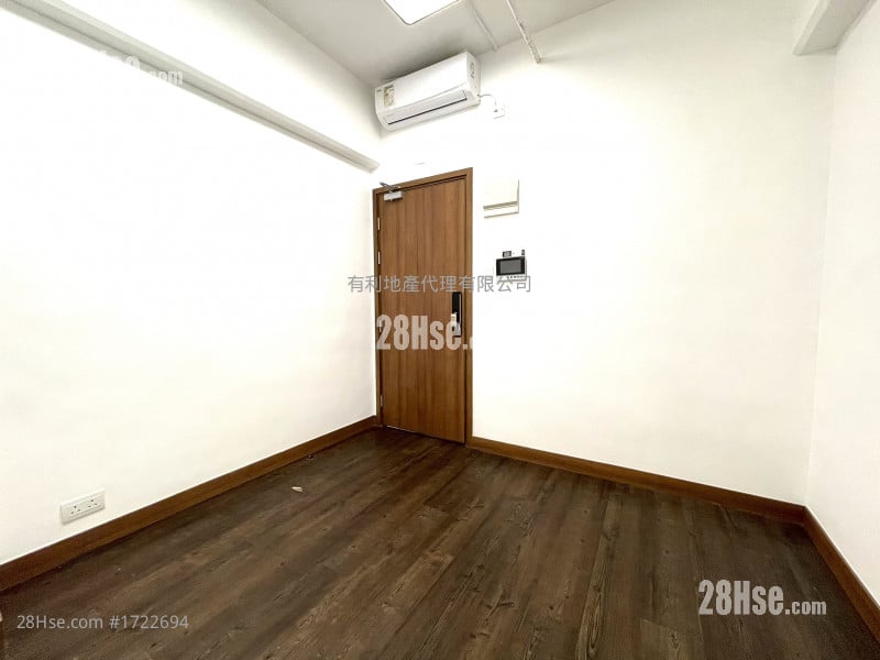 Yau Lee Centre Sell 102 ft²