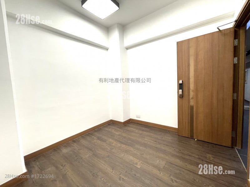 Yau Lee Centre Sell 102 ft²