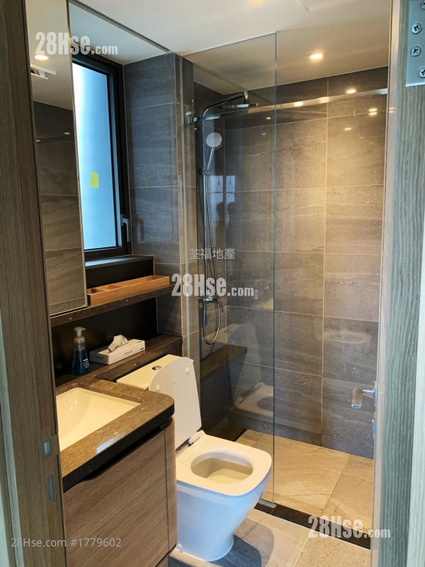 bathroom: Solaria Sell 2 Bedrooms , 1 Bathroom 522 ft²