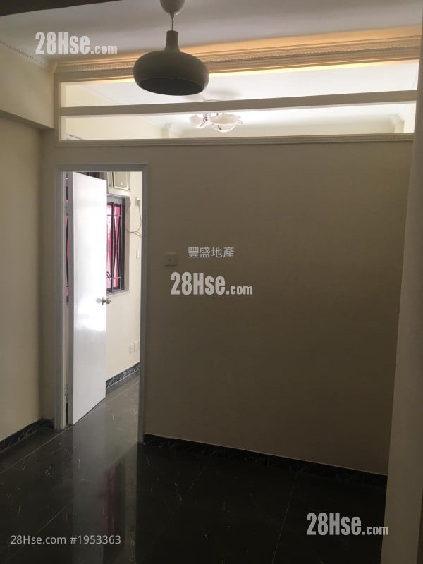長興大廈 售盤 1 房 , 1 浴室 233 平方呎 長興大廈 售盤 1 房 , 1 浴室 233 平方呎