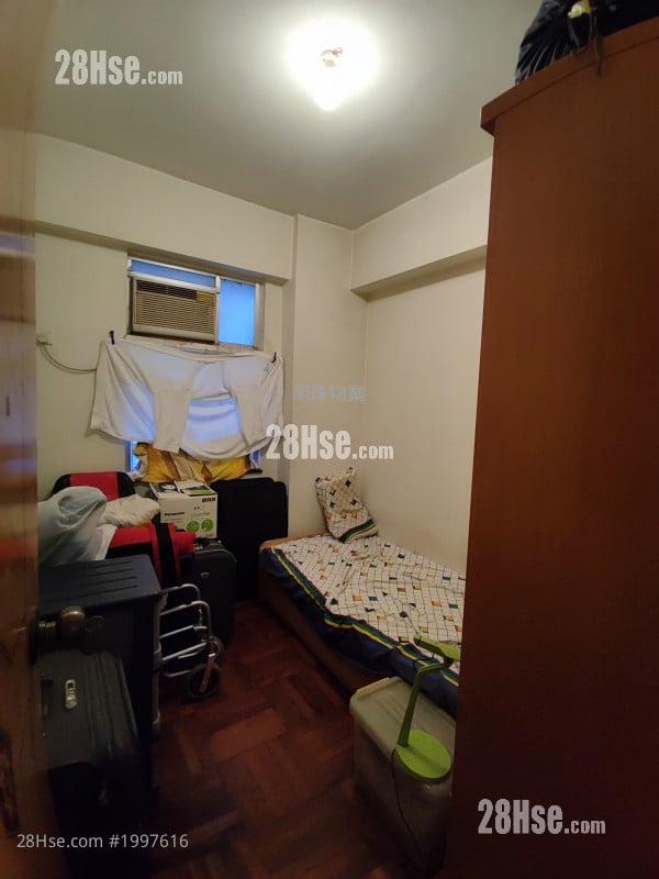 Man On House Sell 2 Bedrooms 457 ft²