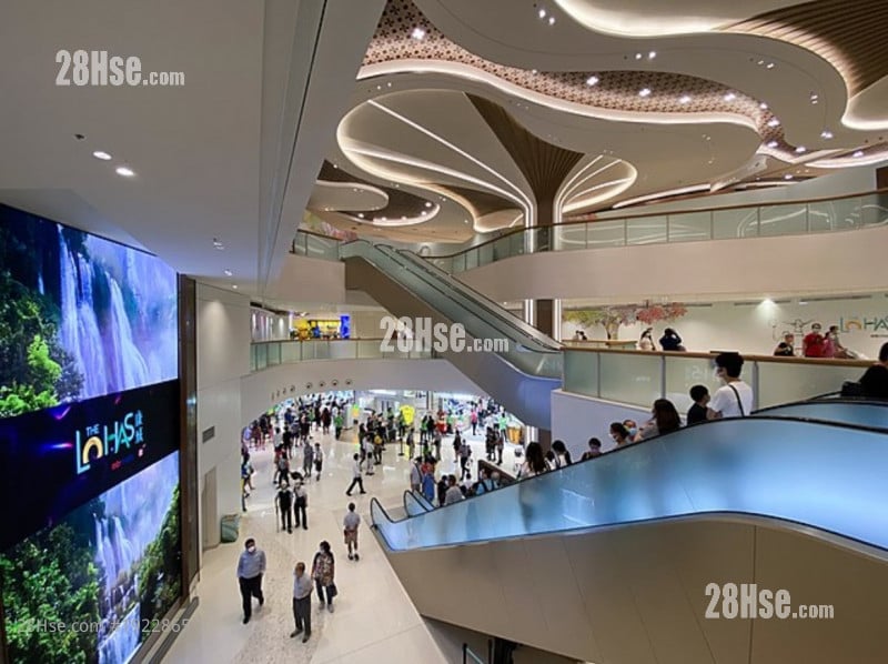 致蓝天天桥直达康城商场，有数十间食肆