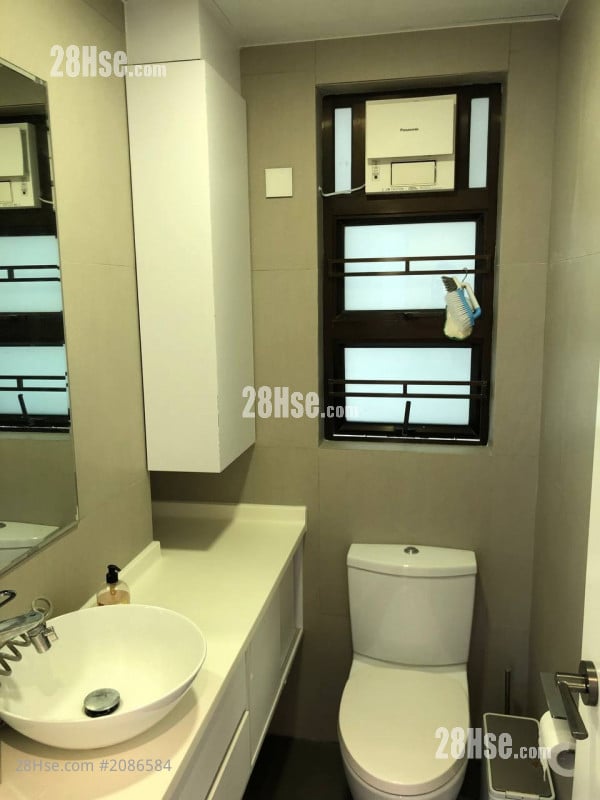 浴室: 杏花邨 售盘 3 房 , 2 浴室 659 平方尺