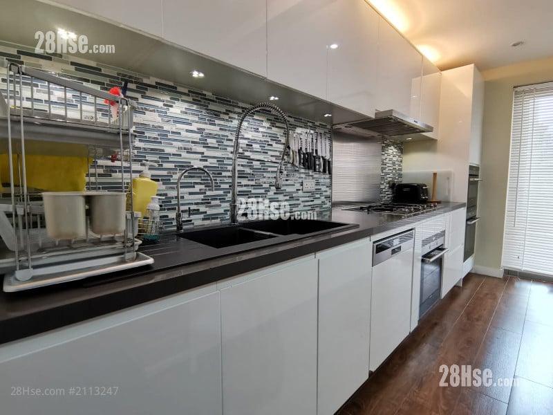 Yung Shue O Sell 5+ Bedrooms , 3 Bathrooms 2,100 ft²