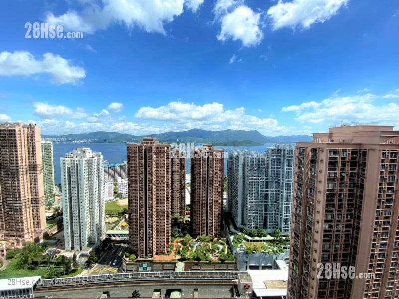 房間開揚海景，遠眺吐露港海濱。