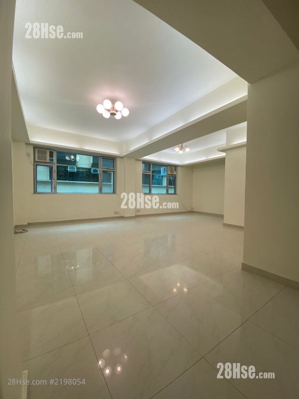 唐楼 租盘 3 浴室 1,115 平方尺