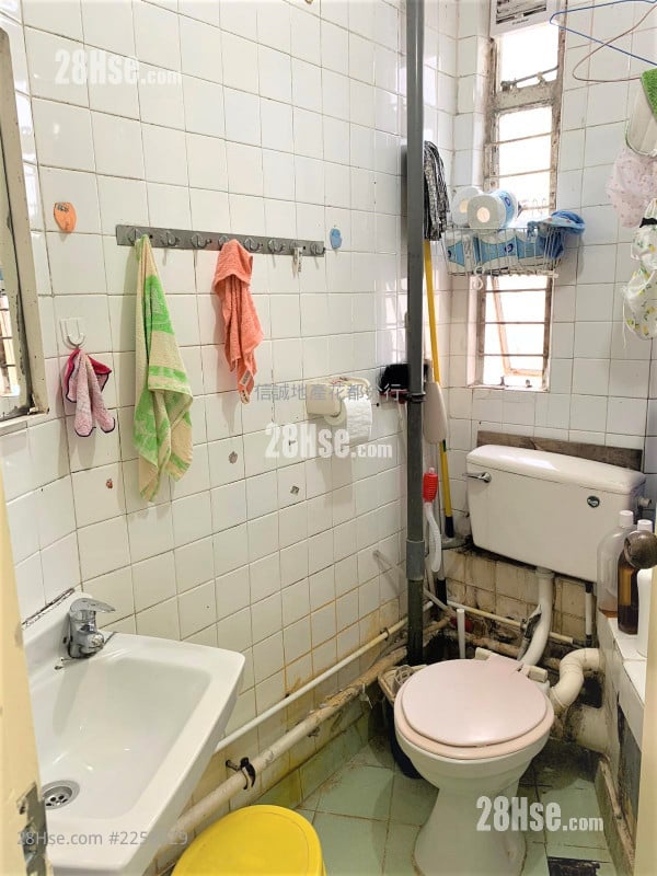Wah Ming Est Sell 3 Bedrooms , 1 Bathroom 544 ft²