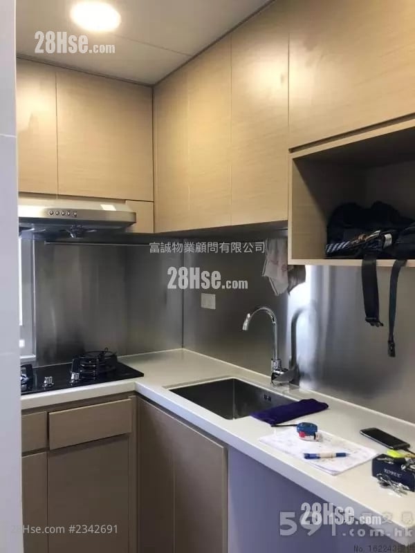 Hong Tin Court Sell 3 Bedrooms 531 ft²