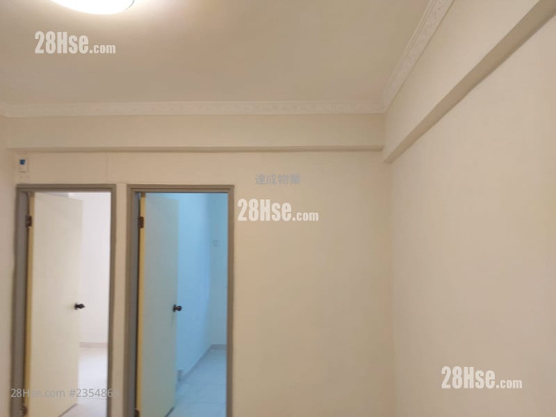 鸿辉大厦 售盘 2 房 , 1 浴室 335 平方尺