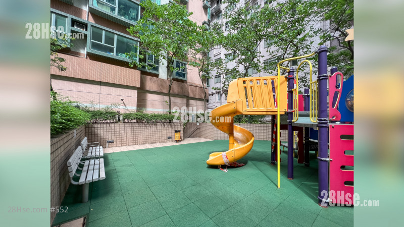 帝后華庭 設施: T1-T2 設有小型兒童遊樂場和休憩花園