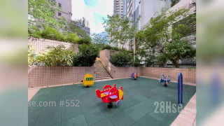 帝后華庭 設施: T1-T2 設有小型兒童遊樂場和休憩花園