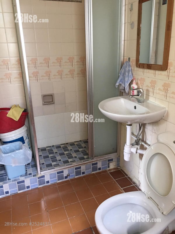 Eightland Gardens Sell 2 Bedrooms , 1 Bathroom 437 ft²