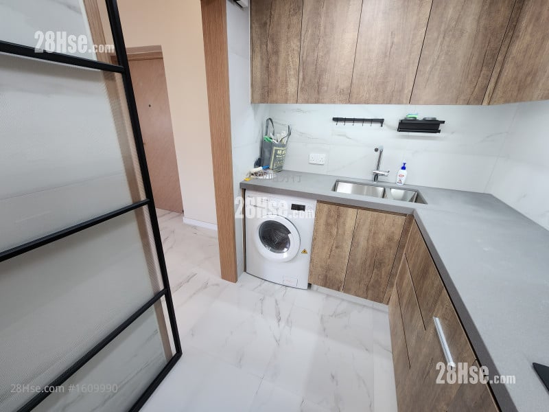 Man Lai Court Sell 3 Bedrooms , 2 Bathrooms 622 ft²