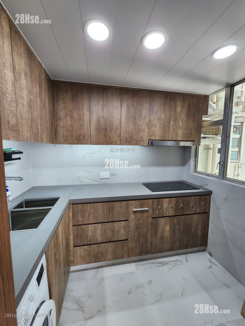 Man Lai Court Sell 3 Bedrooms , 2 Bathrooms 622 ft²