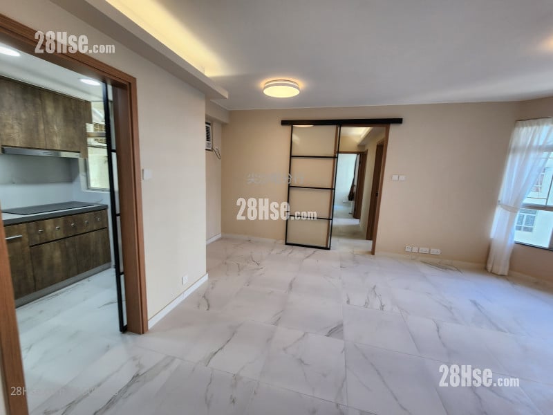 Man Lai Court Sell 3 Bedrooms , 2 Bathrooms 622 ft²