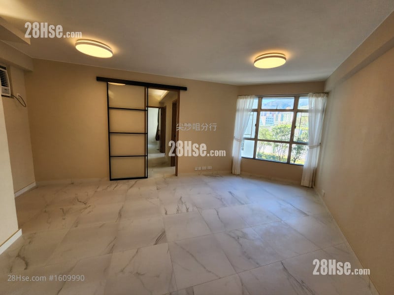 Man Lai Court Sell 3 Bedrooms , 2 Bathrooms 622 ft²