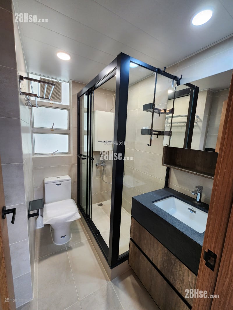 Man Lai Court Sell 3 Bedrooms , 2 Bathrooms 622 ft²