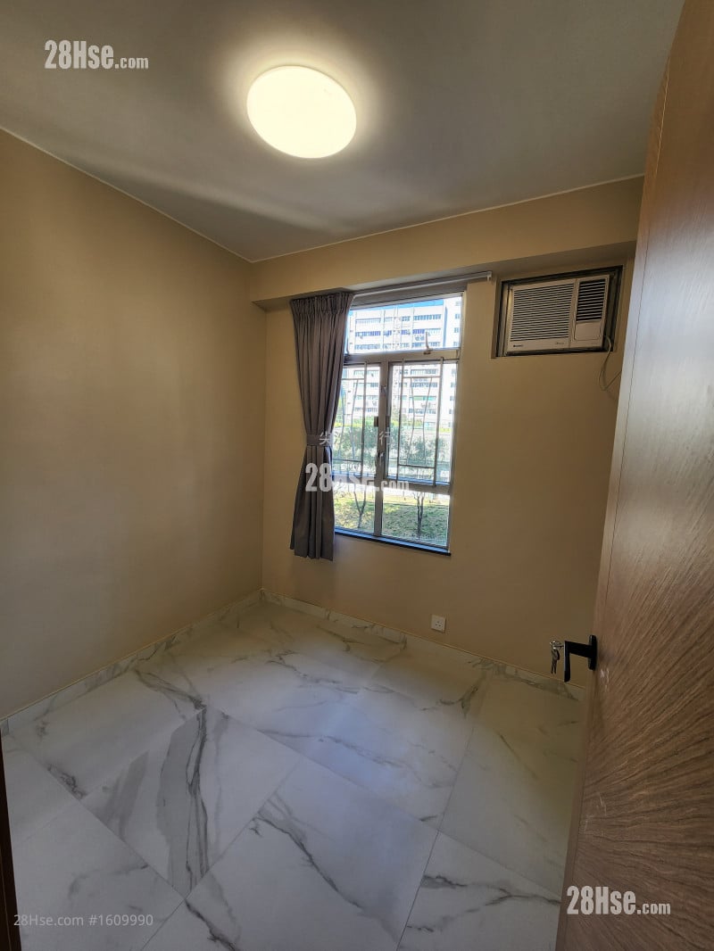 Man Lai Court Sell 3 Bedrooms , 2 Bathrooms 622 ft²