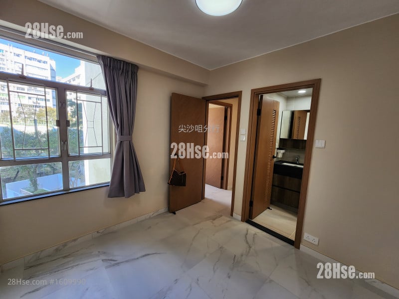 Man Lai Court Sell 3 Bedrooms , 2 Bathrooms 622 ft²