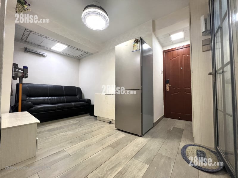 Holly Building Rental 2 Bedrooms , 1 Bathroom 405 ft²