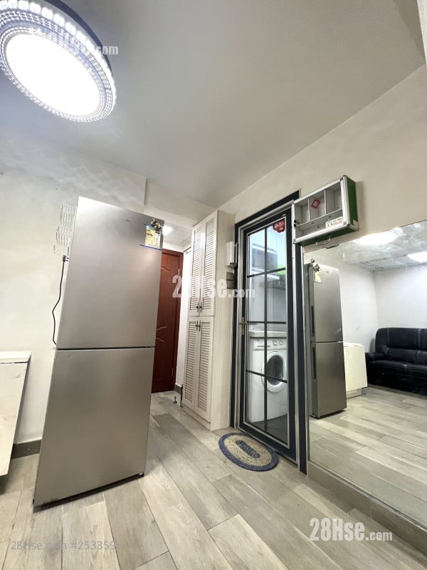 Holly Building Rental 2 Bedrooms , 1 Bathroom 405 ft²