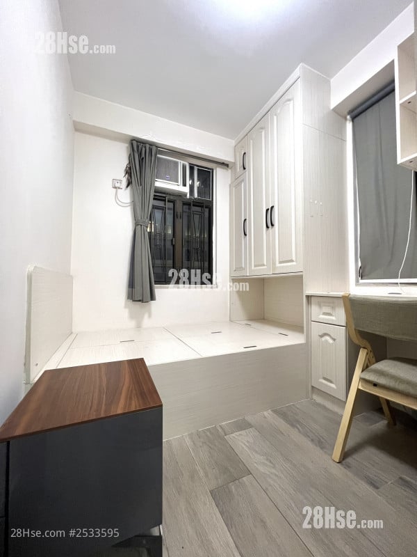 Holly Building Rental 2 Bedrooms , 1 Bathroom 405 ft²