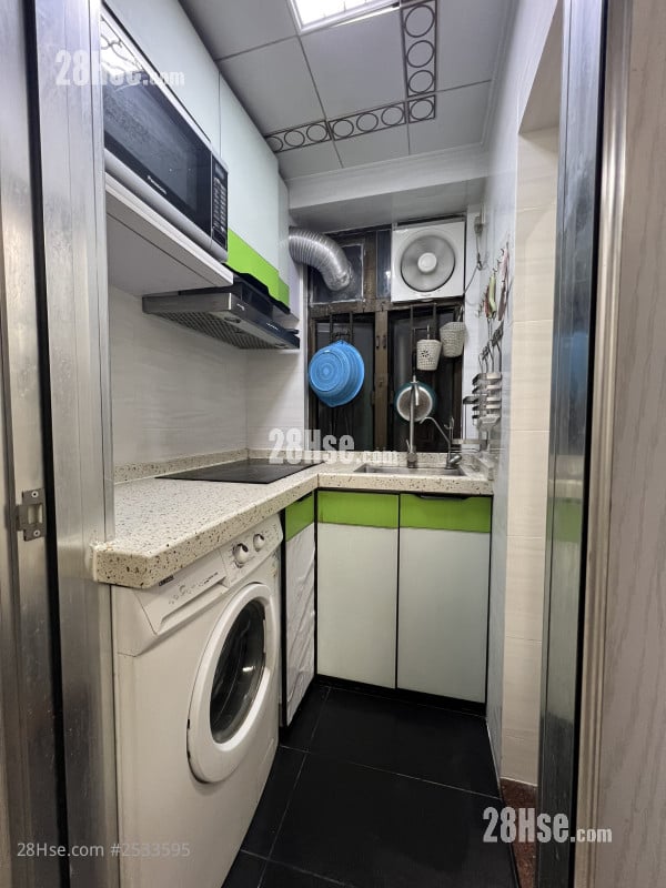 Holly Building Rental 2 Bedrooms , 1 Bathroom 405 ft²