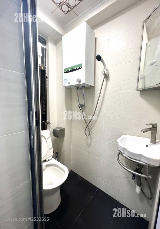 Holly Building Rental 2 Bedrooms , 1 Bathroom 405 ft²