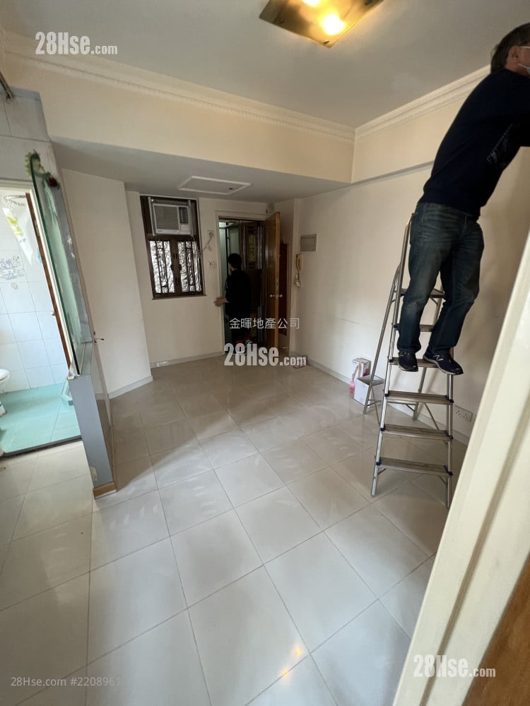 King Wong Building Sell 2 Bedrooms , 1 Bathroom 326 ft²
