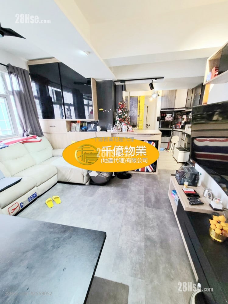 Lai Chi Kok Building Sell 2 bedrooms 520 ft²