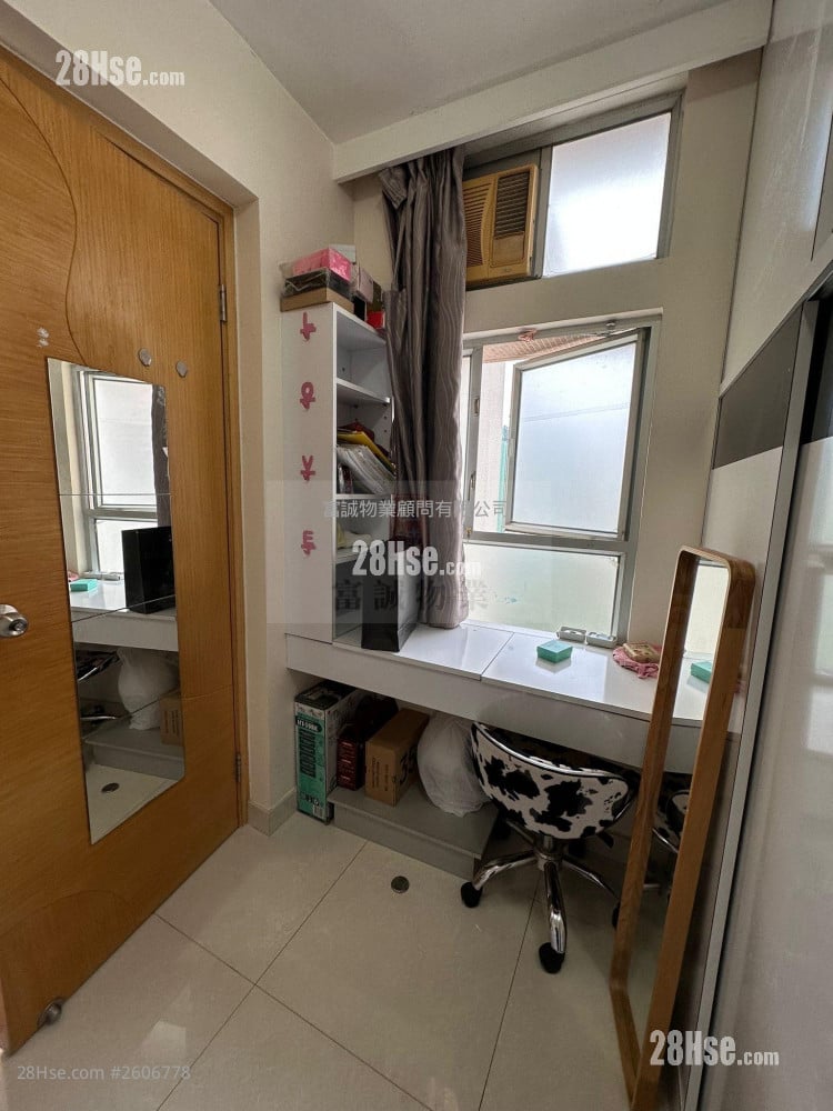 油翠苑 售盘 2 房 , 1 浴室 400 平方尺