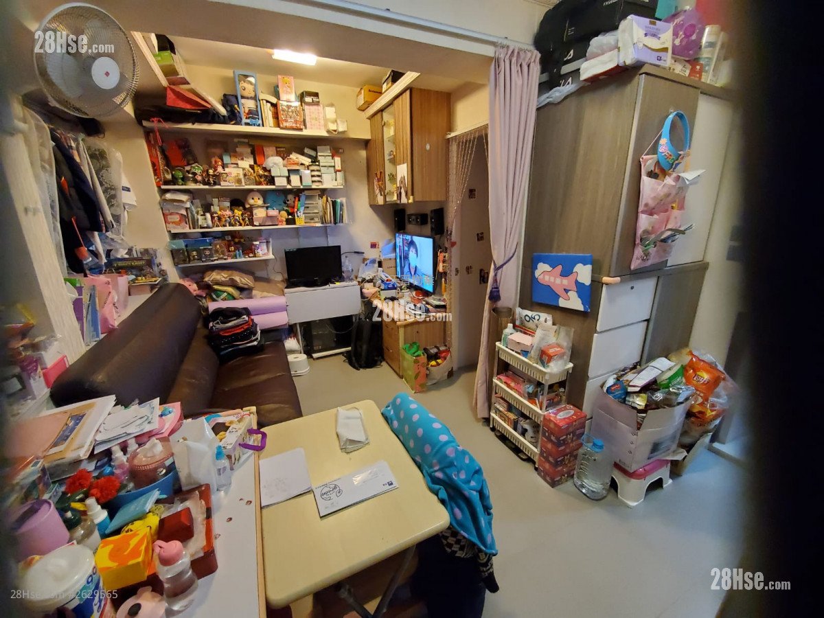 Po Sing Mansion Sell 2 Bedrooms , 1 Bathroom 236 ft²