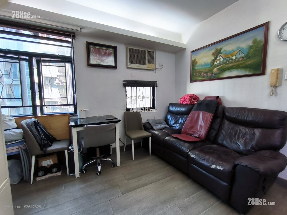 Charming Garden Sell 3 Bedrooms , 1 Bathroom 456 ft²