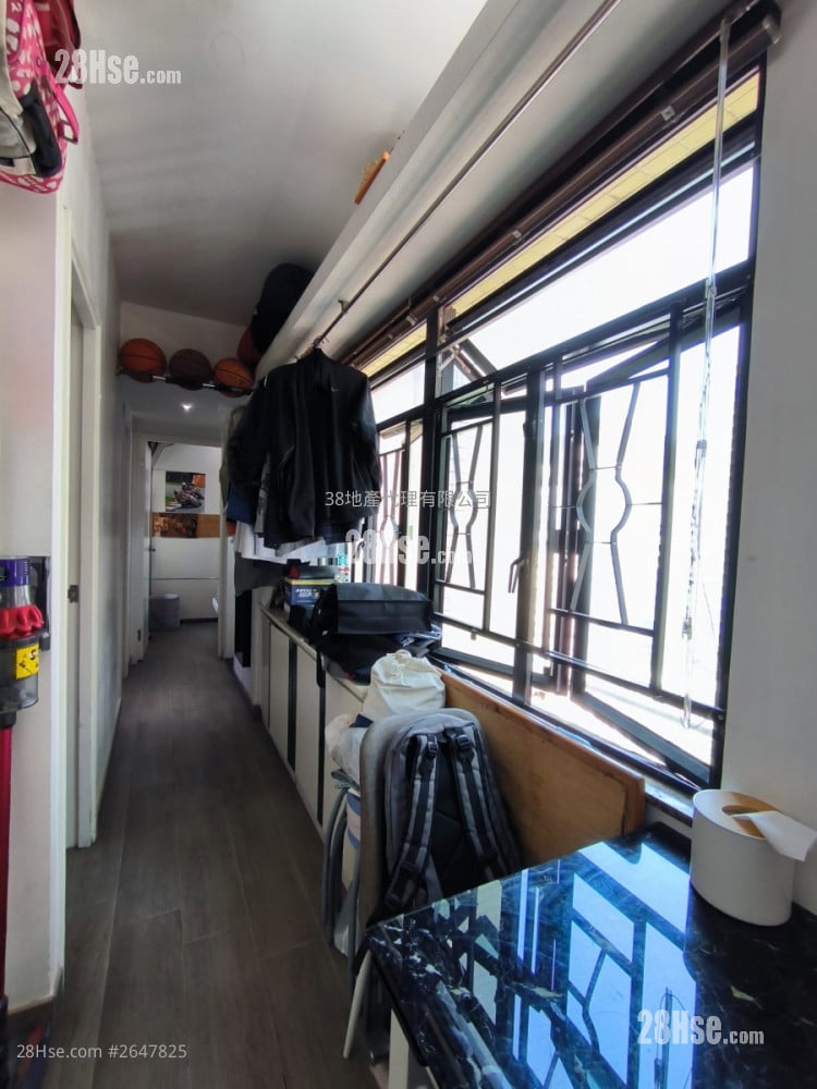 Charming Garden Sell 3 Bedrooms , 1 Bathroom 456 ft²