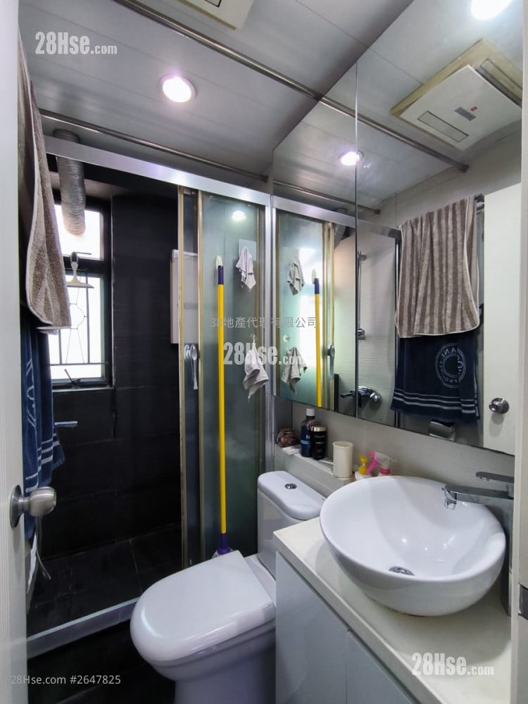 Charming Garden Sell 3 Bedrooms , 1 Bathroom 456 ft²