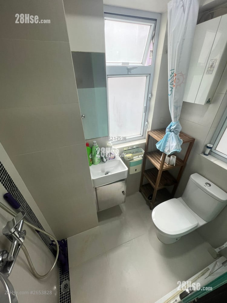 Kam Sing Mansion Sell 2 Bedrooms , 1 Bathroom 355 ft²