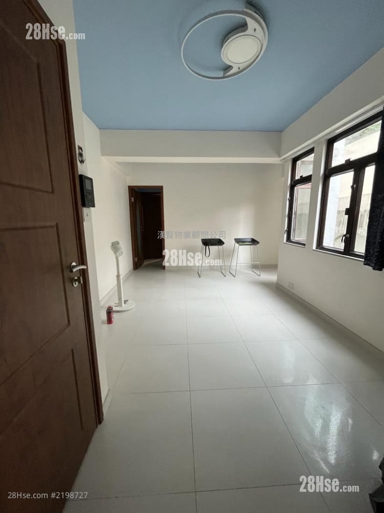 7 Village Terrace Sell 1 bedrooms , 1 bathrooms 445 ft²
