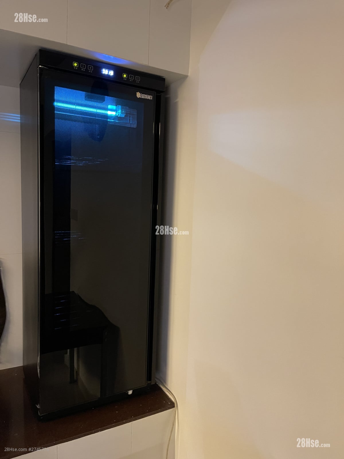 獨家配置的消毒+焊乾衣櫃；切合對衛生有要求的人仕