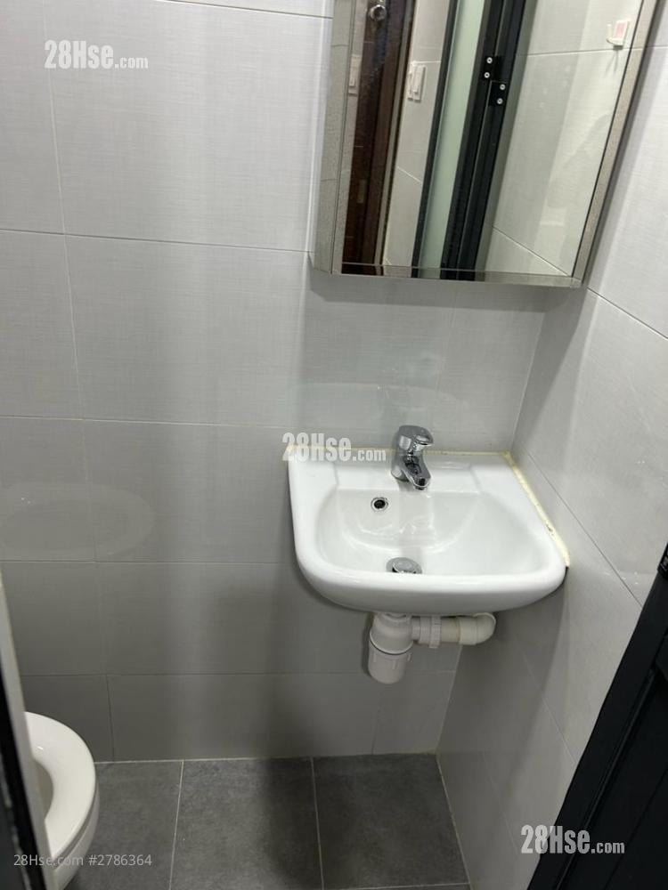 Sun Fai Building Rental 1 Bedroom 110 ft²