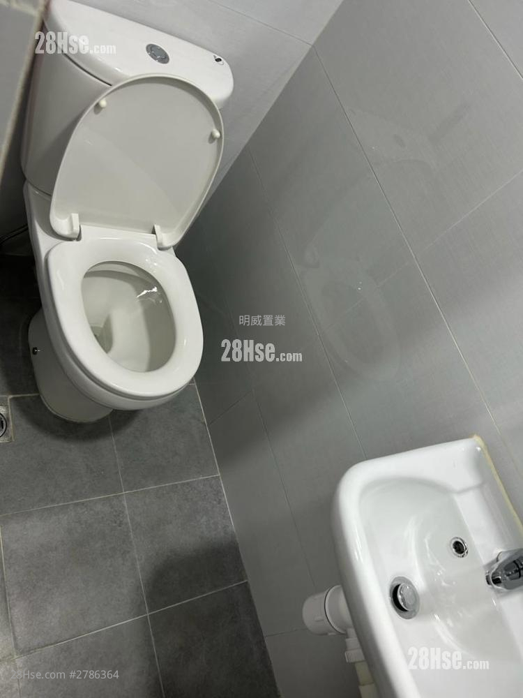 Sun Fai Building Rental 1 Bedroom 110 ft²