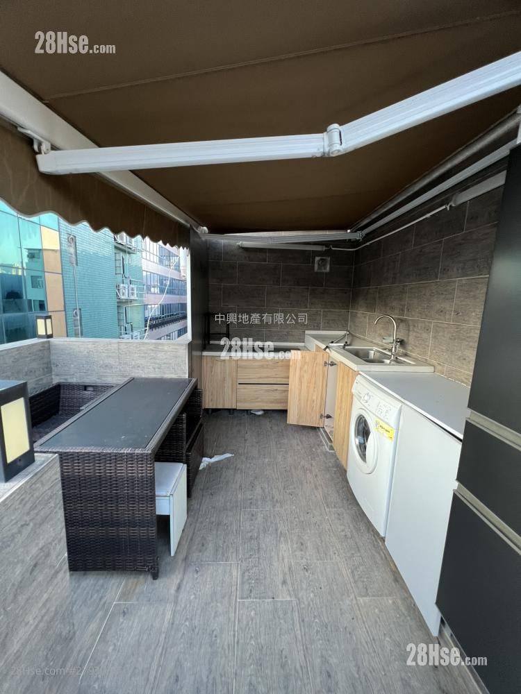 Pine Tree Building Sell Studio , 1 Bathroom 149 ft²