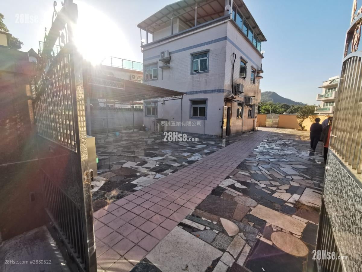 Village Rental 3 Bedrooms , 2 Bathrooms 1,400 ft²