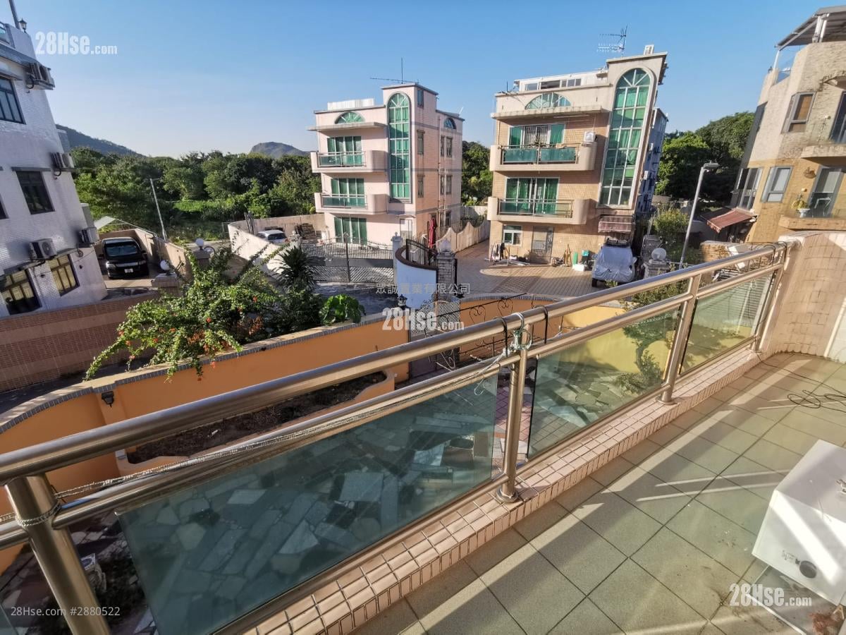 Village Rental 3 Bedrooms , 2 Bathrooms 1,400 ft²