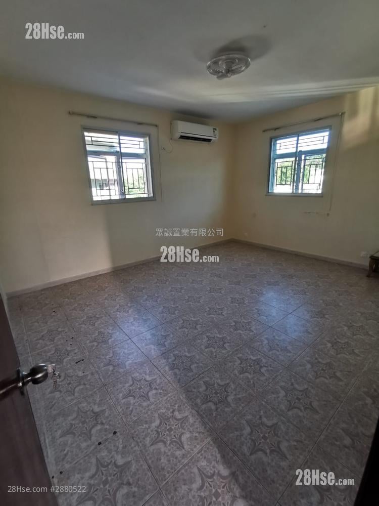 Village Rental 3 Bedrooms , 2 Bathrooms 1,400 ft²
