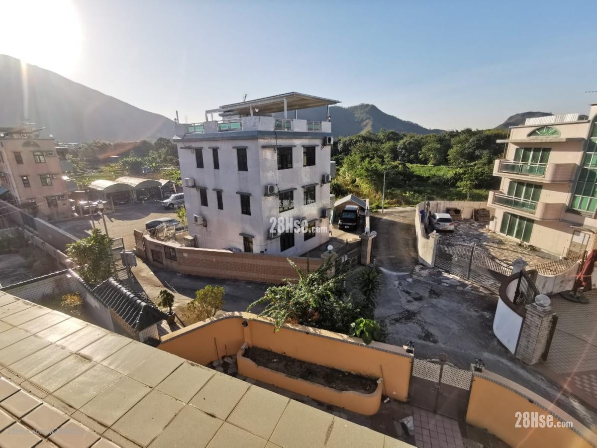 Village Rental 3 Bedrooms , 2 Bathrooms 1,400 ft²