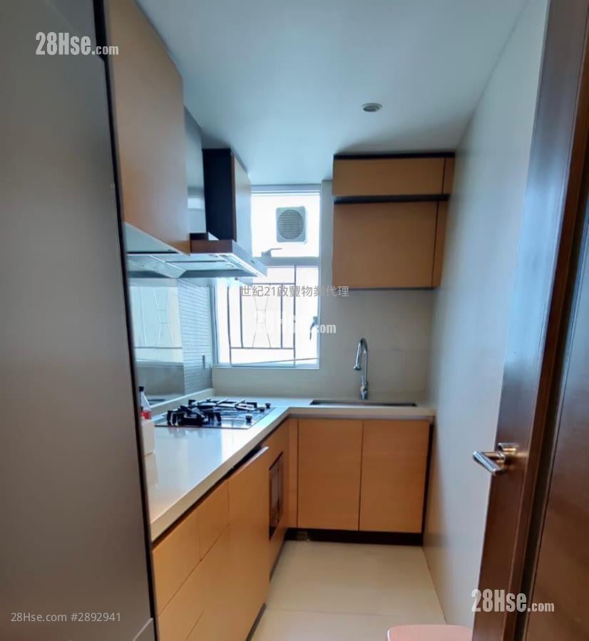 Billionnaire Royale Rental 3 Bedrooms , 2 Bathrooms 887 ft²