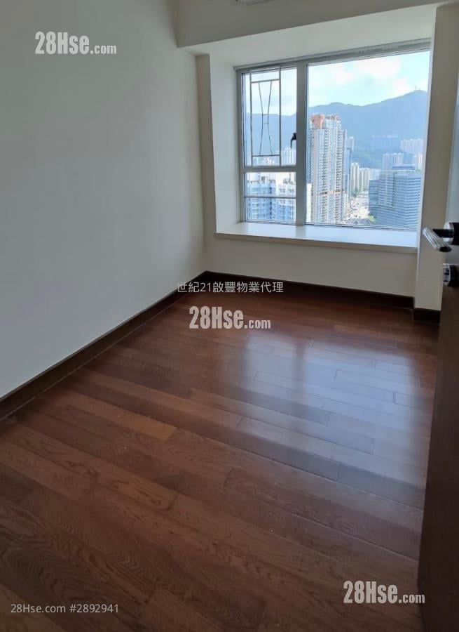 Billionnaire Royale Rental 3 Bedrooms , 2 Bathrooms 887 ft²