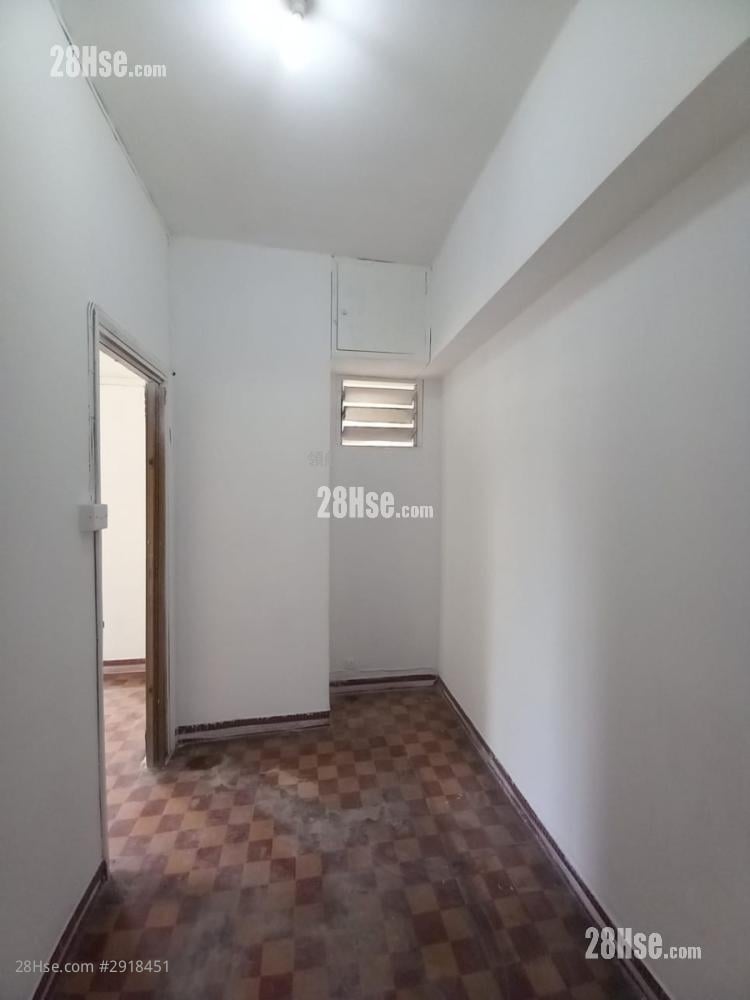 Hip Kwan House Sell 3 bedrooms , 1 bathrooms 481 ft²