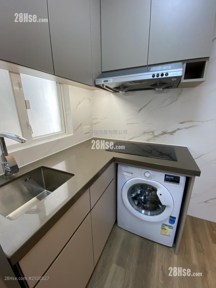 Sai Wan New Apartments Rental 2 Bedrooms , 1 Bathroom 348 ft²